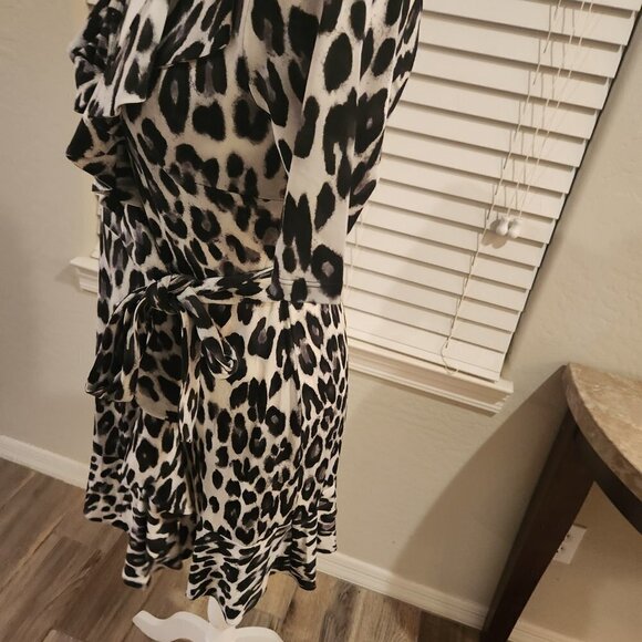 The LIMITED print Dress. Size XS (easily a S). NWT - Picture 6 of 13